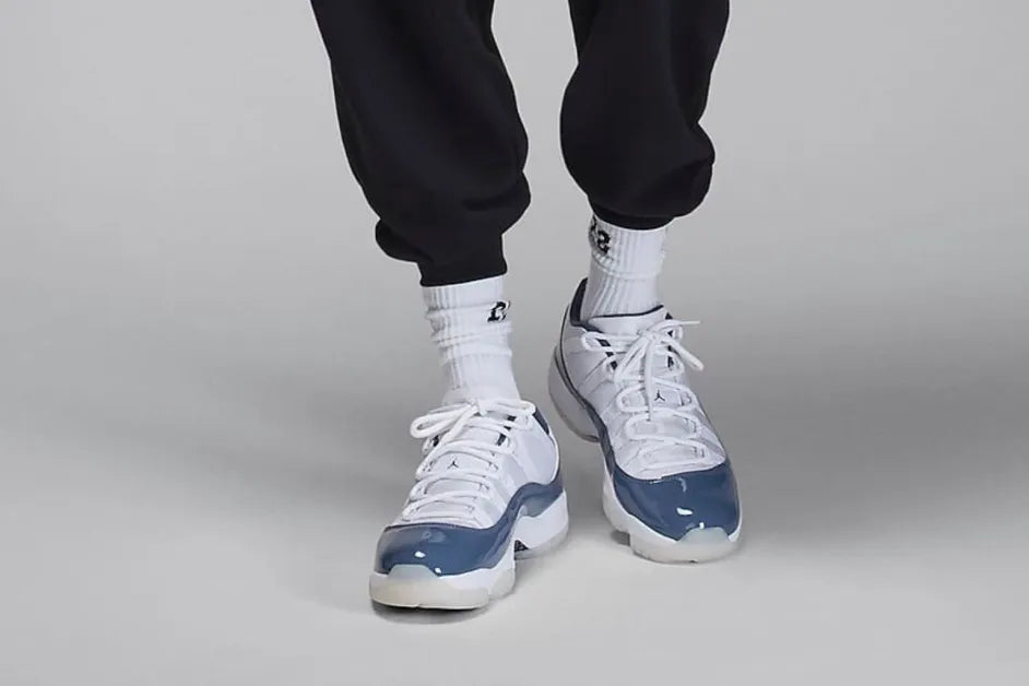 AIR JORDAN 11 RETRO LOW (DIFFUSED BLUE)